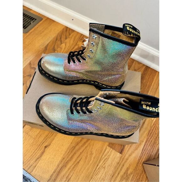 NWT Dr. Martens 1460 Rainbow Ray Mermaid Suede Lace Up Combat Boots, Women’s 6 - Picture 7 of 13